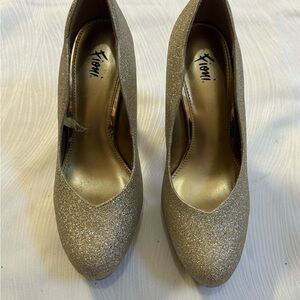 Fioni Gold Glitter Stiletto Pumps US 5 Pointed Toe Elegant Party Heels EUC